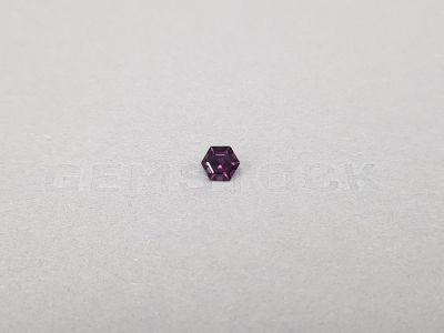 Насыщенная пурпурная шпинель в огранке гексагон 0,63 карат photo
