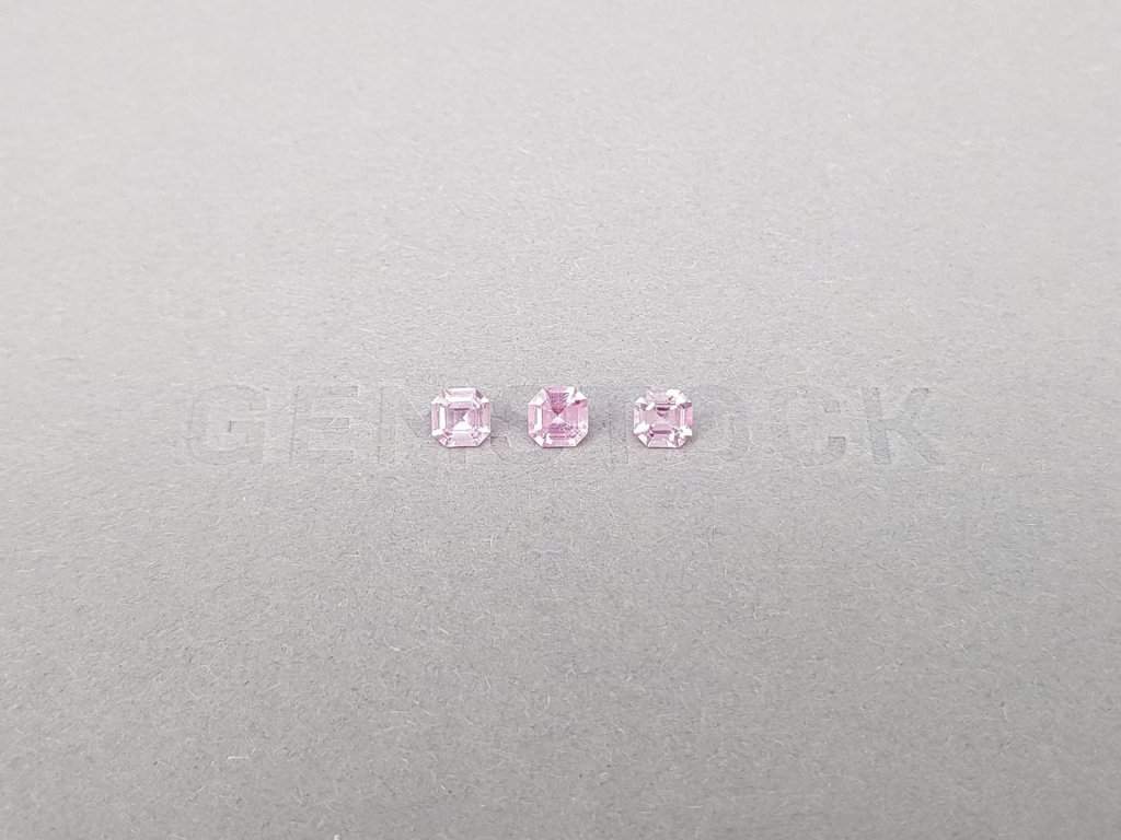 Комплект розовых шпинелей из месторождения Махенге 0,84 карата Изображение №1