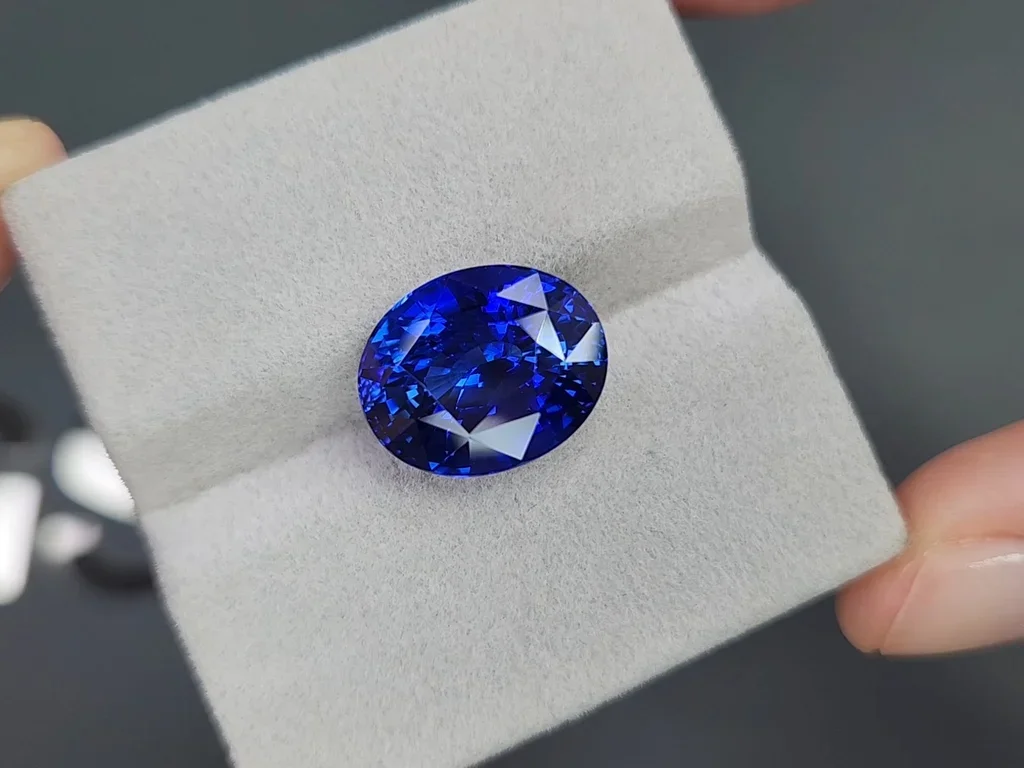Синий сапфир цвета Royal Blue в огранке овал 12,04 карата, Шри-Ланка  Изображение №4