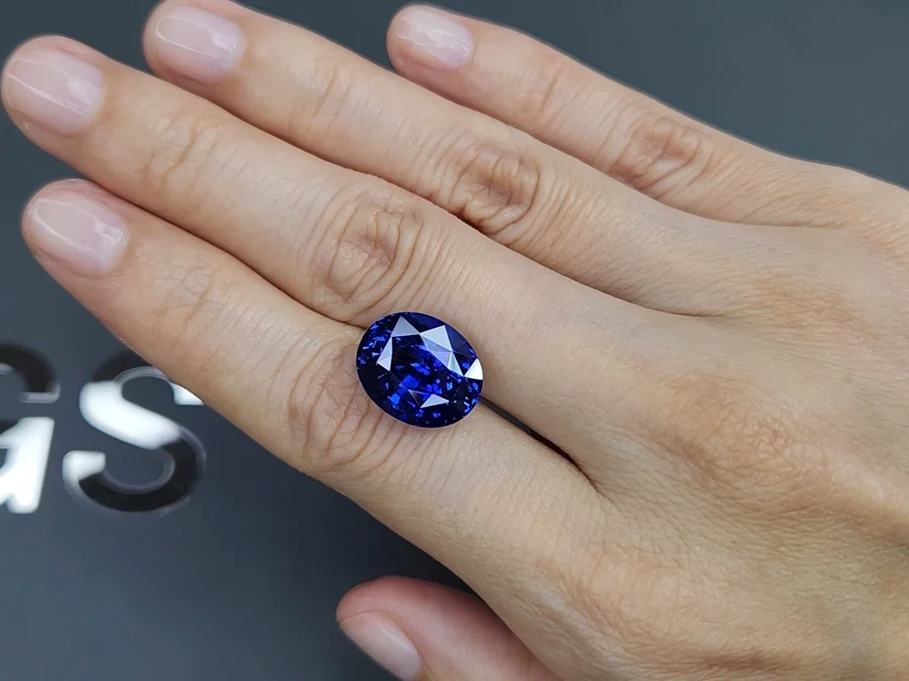 Синий сапфир цвета Royal Blue в огранке овал 12,04 карата, Шри-Ланка  Изображение №2