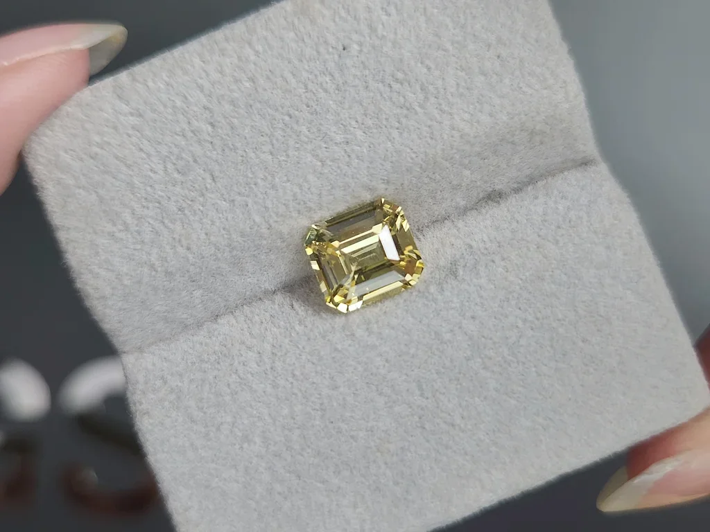 Сапфир Pastel Yellow в огранке октагон 2,23 карата, Шри-Ланка Изображение №4