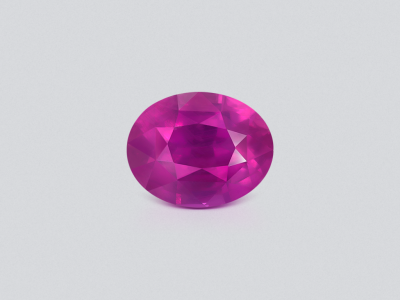 Сапфир Hot Pink с эффектом рутилового шелка в огранке овал 2,58 карат, Шри-Ланка photo