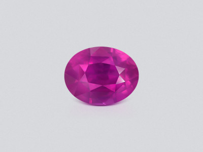 Сапфир Hot Pink с эффектом рутилового шелка в огранке овал 2,58 карат, Шри-Ланка photo