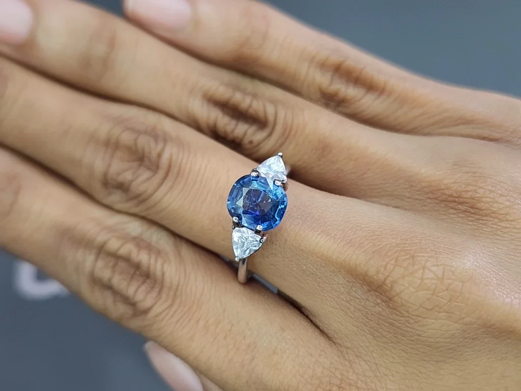 Негретый сапфир Bi-color в огранке кушон 2,16 карат, Бирма Изображение №5