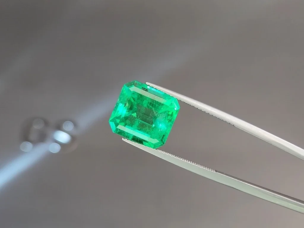 Изумруд Intense Green в огранке октагон 8,38 карат, Колумбия Изображение №3
