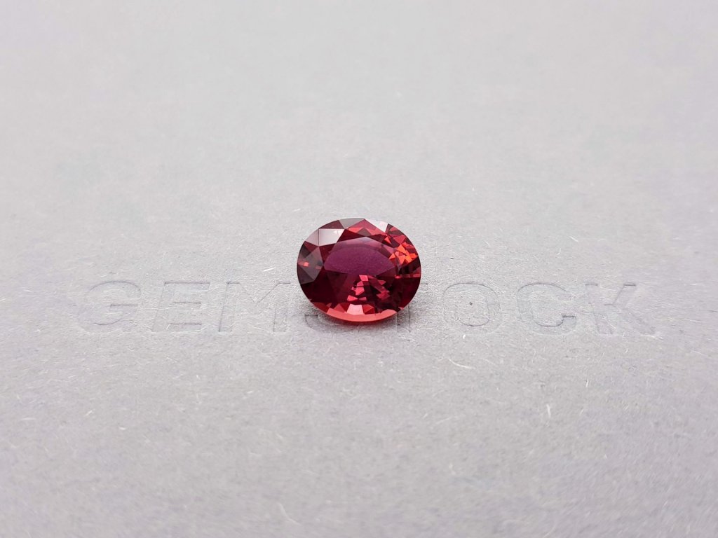 Розовато-красный рубеллит в огранке овал 3,26 карат Изображение №1
