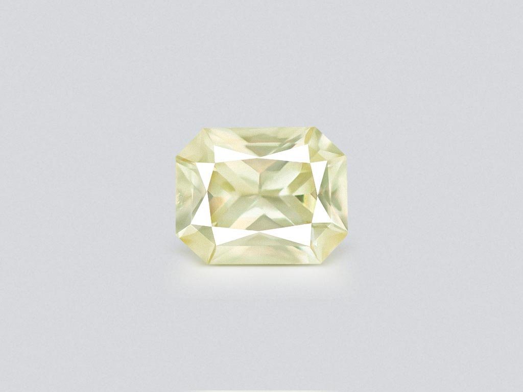 Необлагороженный желтый сапфир Pastel Yellow в огранке радиант 0,75 карата, Мадагаскар  Изображение №1
