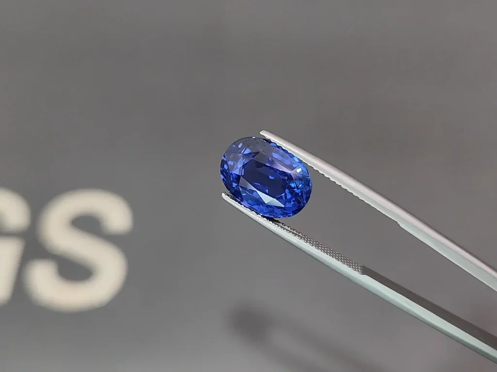 Негретый сапфир Royal Blue в огранке овал 9,01 карат, Шри-Ланка Изображение №3