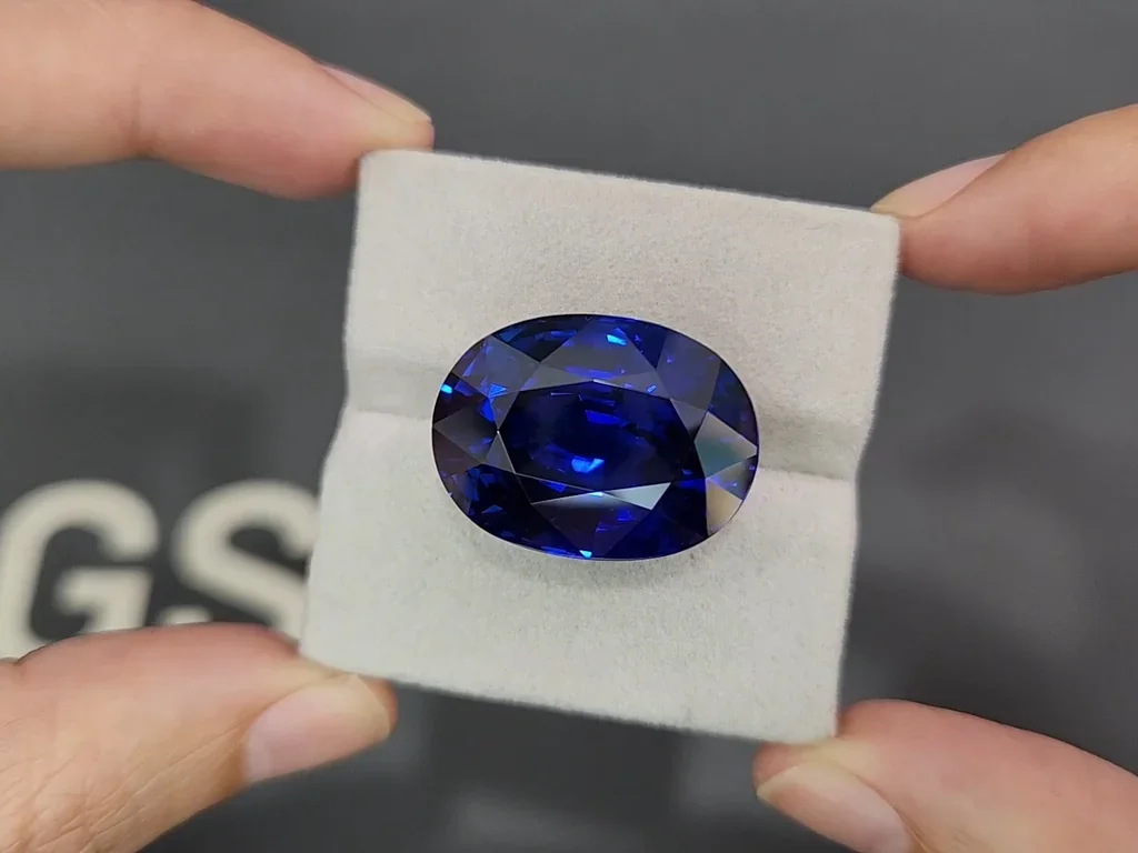 Инвестиционный сапфир Royal Blue в огранке овал 50,09 карат, Шри-Ланка  Изображение №4