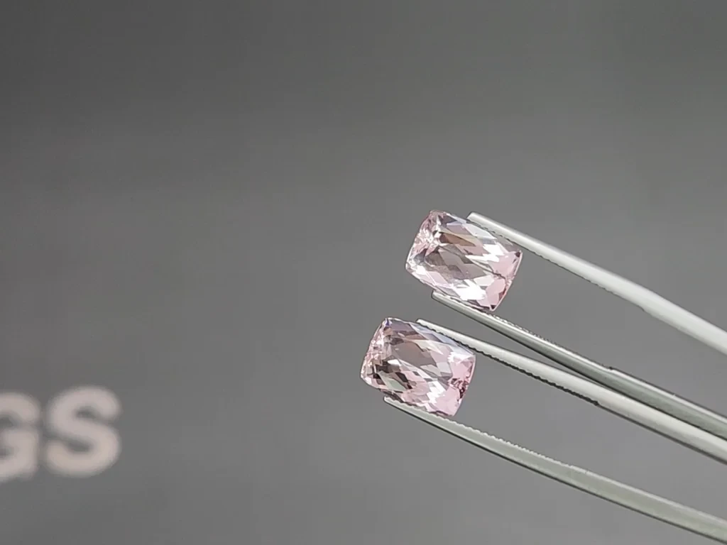 Пара морганитов в огранке кушон 8,47 карат, Африка Изображение №3