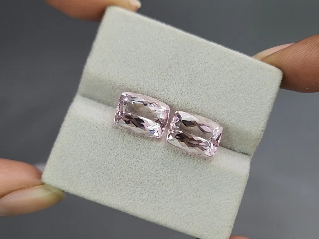 Пара морганитов в огранке кушон 8,47 карат, Африка Изображение №4