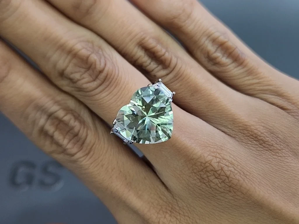 Празиолит (зеленый кварц) в высокоточной огранке сердце 7,88 карат, Африка Изображение №5