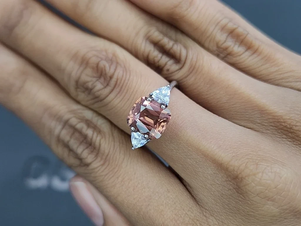 Коричневый циркон в огранке кушон 4,46 карат, Танзания Изображение №5