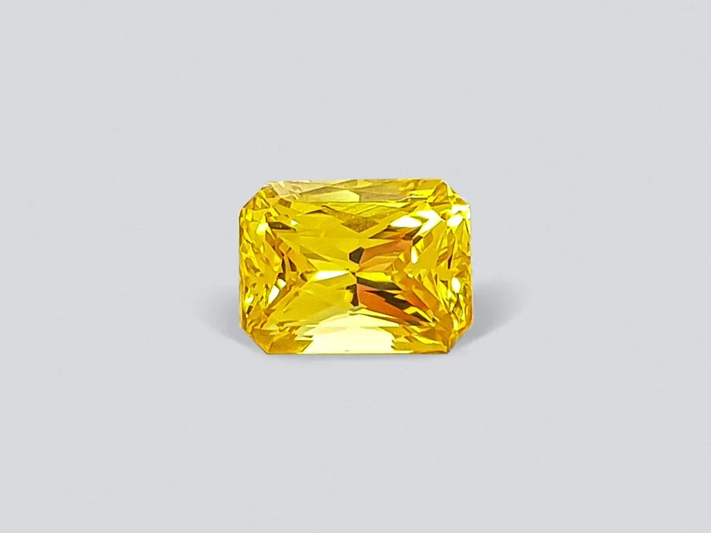 Яркий жёлтый сапфир в огранке радиант 2,10 карат, Шри-Ланка Изображение №1