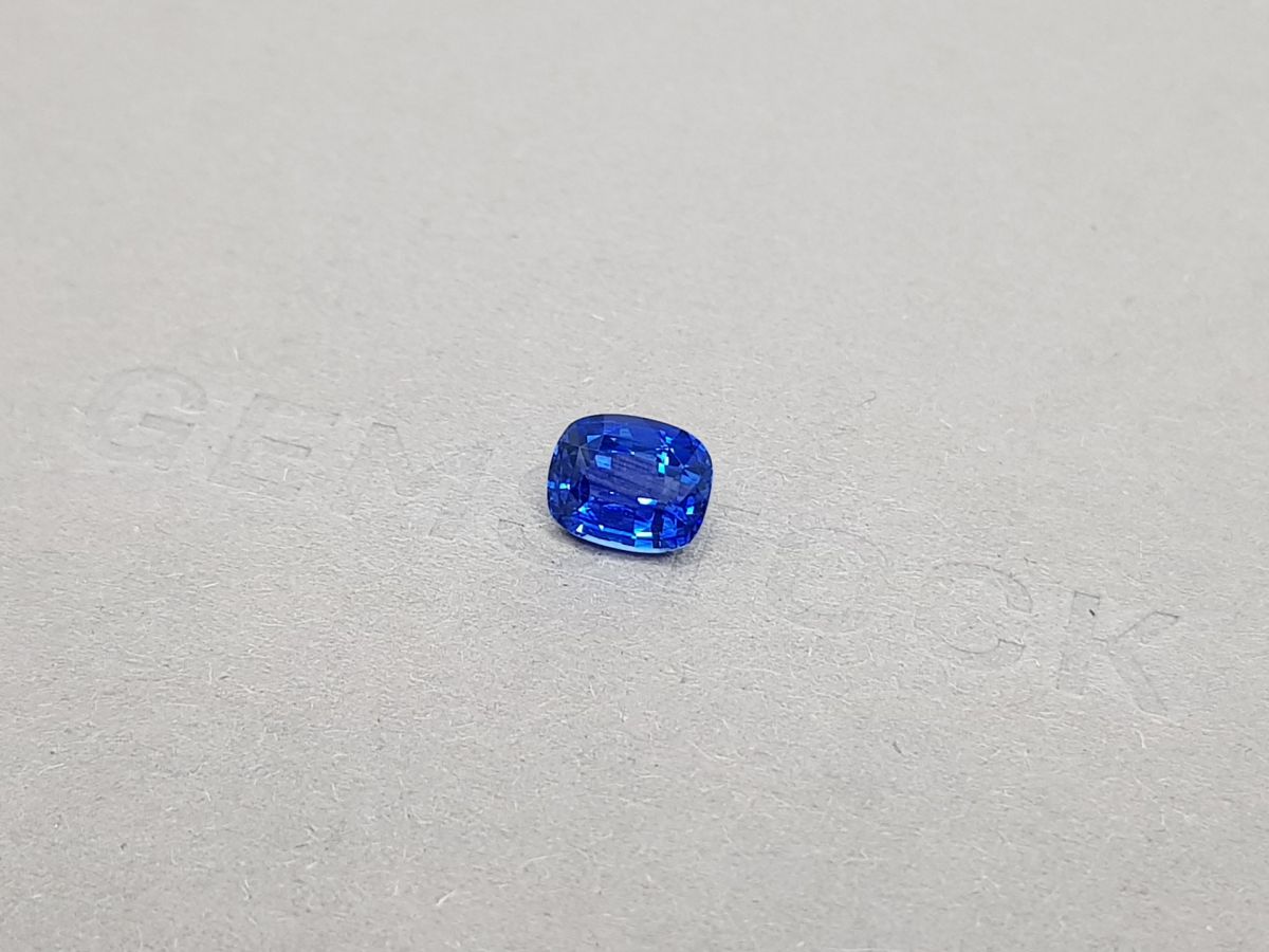 Сапфир цвета Royal Blue в огранке кушон 1,52 карат, Шри-Ланка фото №3