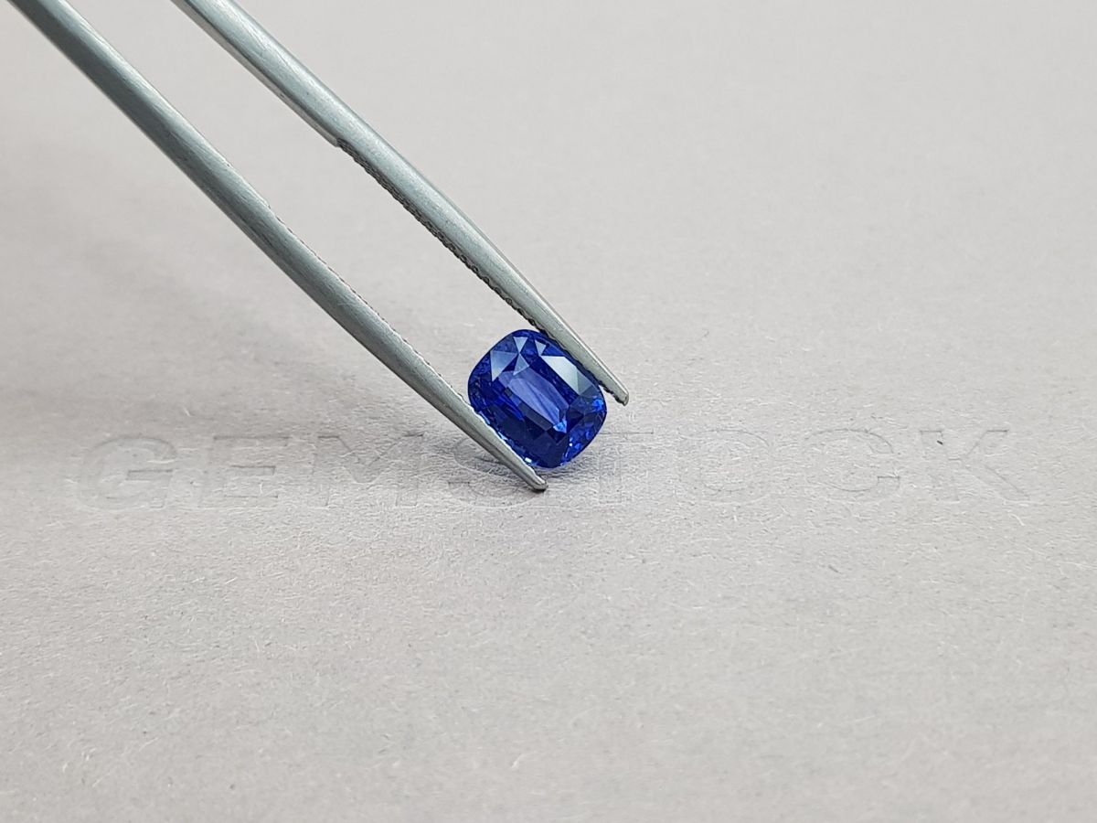 Сапфир цвета Royal Blue в огранке кушон 1,52 карат, Шри-Ланка фото №4
