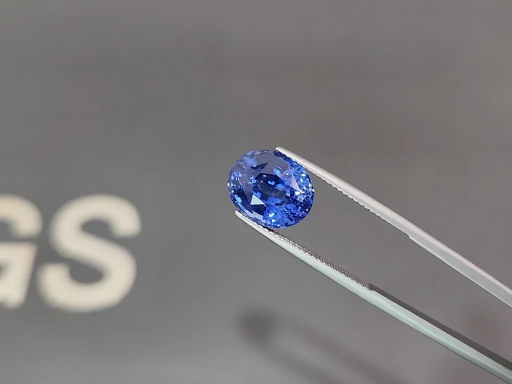 Негретый сапфир Cornflower Blue в огранке овал 9,03 карата, Шри-Ланка Изображение №3
