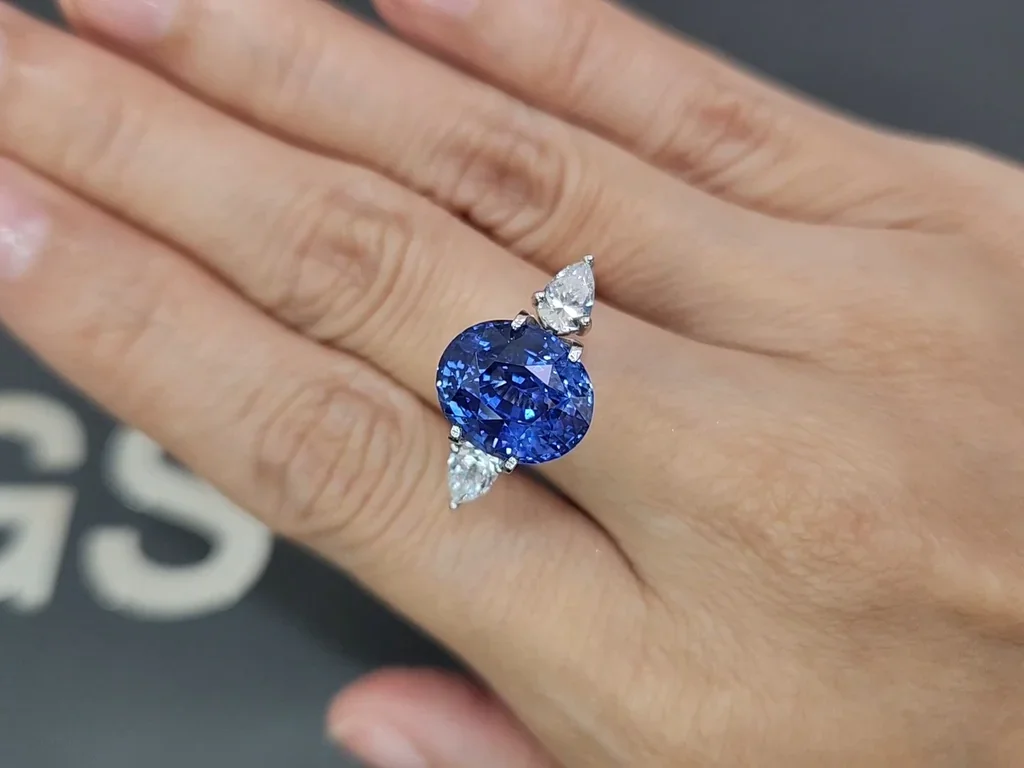 Негретый сапфир Cornflower Blue в огранке овал 9,03 карата, Шри-Ланка Изображение №5