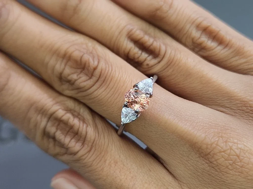 Негретый сапфир Падпараджа в огранке овал  1,51 карат, Шри-Ланка  Изображение №5