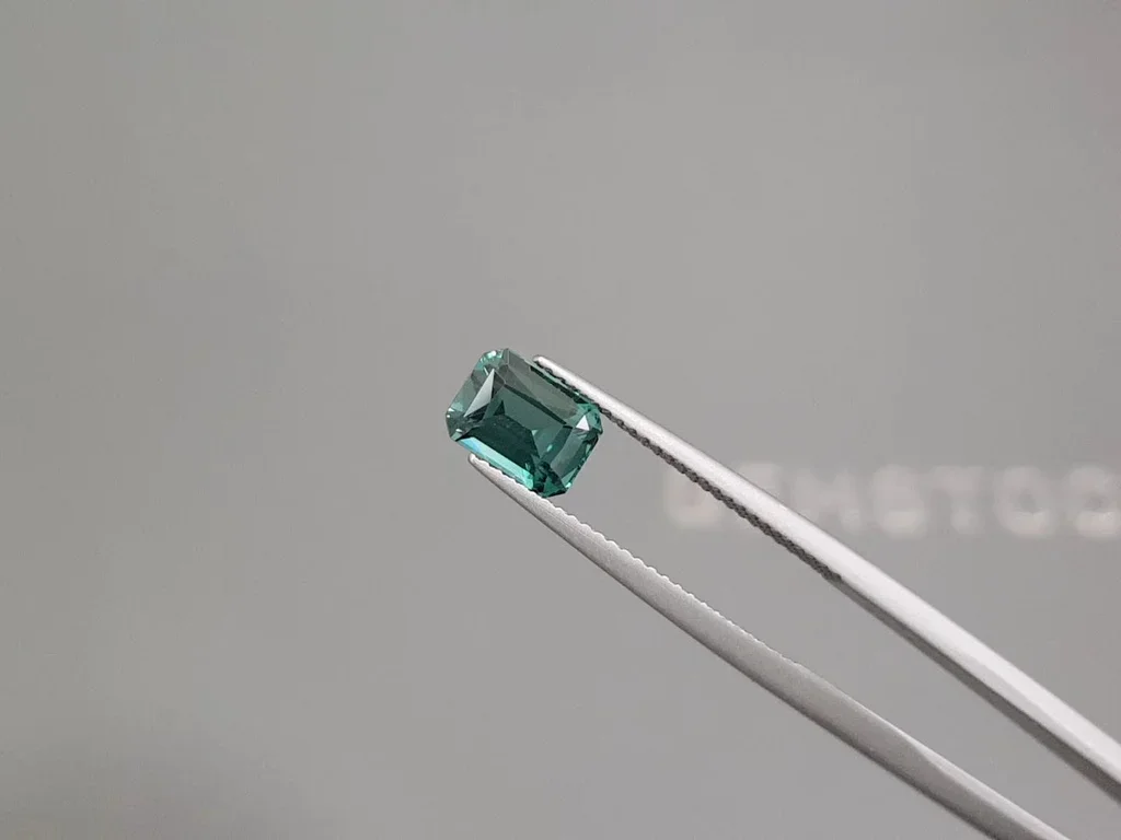Сине-зелёный турмалин индиголит в огранке октагон 1,82 карат Изображение №3