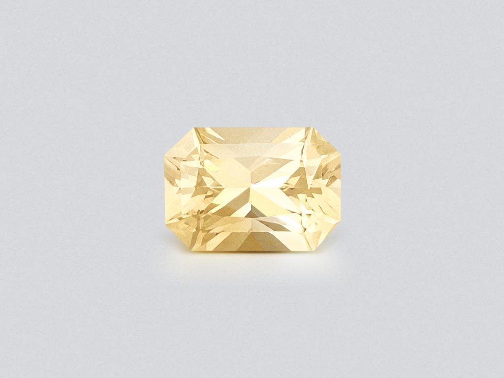 Желтый сапфир Pastel Yellow в огранке радиант 0,80 карата, Шри-Ланка Изображение №1