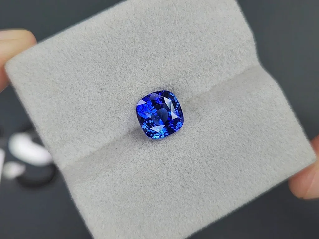 Синий сапфир цвета Cornflower Blue в огранке кушон 3,25 карата, Шри-Ланка Изображение №4