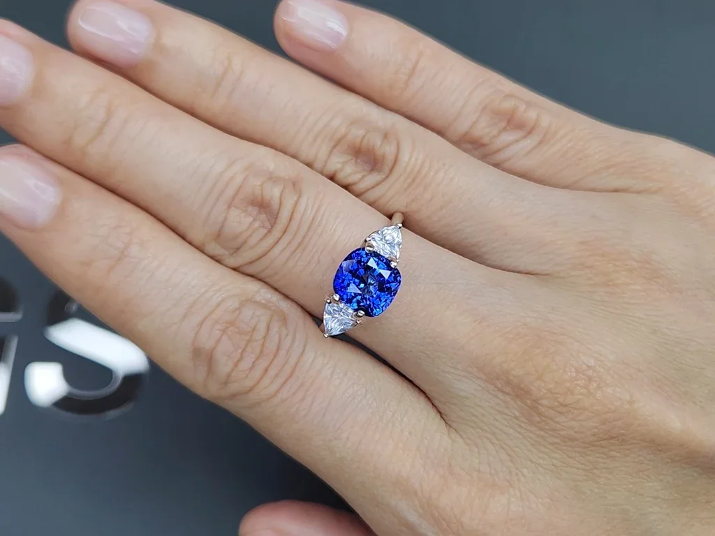 Синий сапфир цвета Cornflower Blue в огранке кушон 3,25 карата, Шри-Ланка Изображение №5