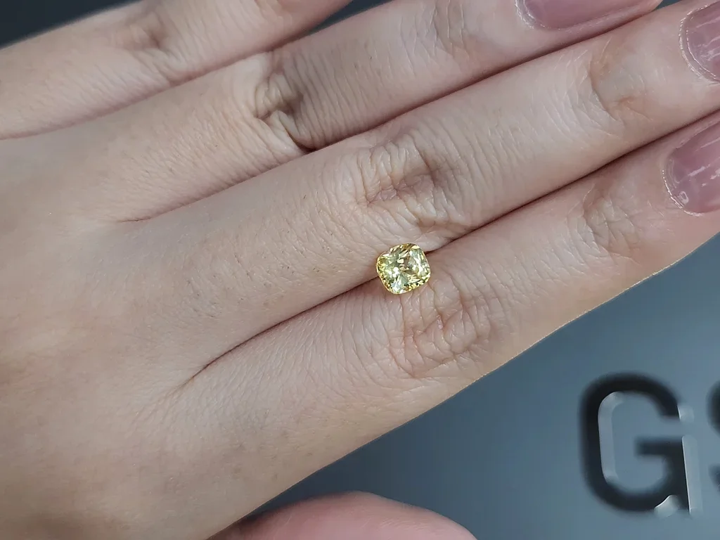 Негретый сапфир Pastel Yellow в огранке кушон 1,12 карата, Шри-Ланка Изображение №2