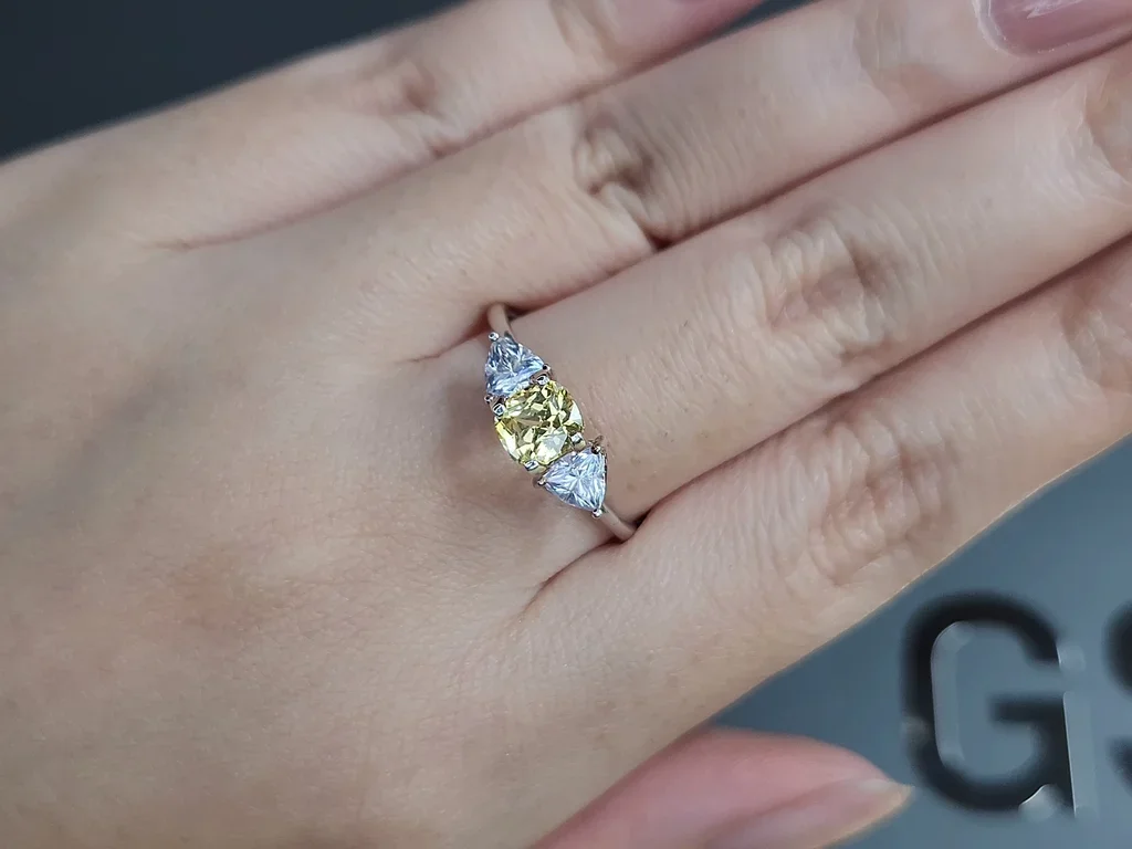 Негретый сапфир Pastel Yellow в огранке кушон 1,12 карата, Шри-Ланка Изображение №5