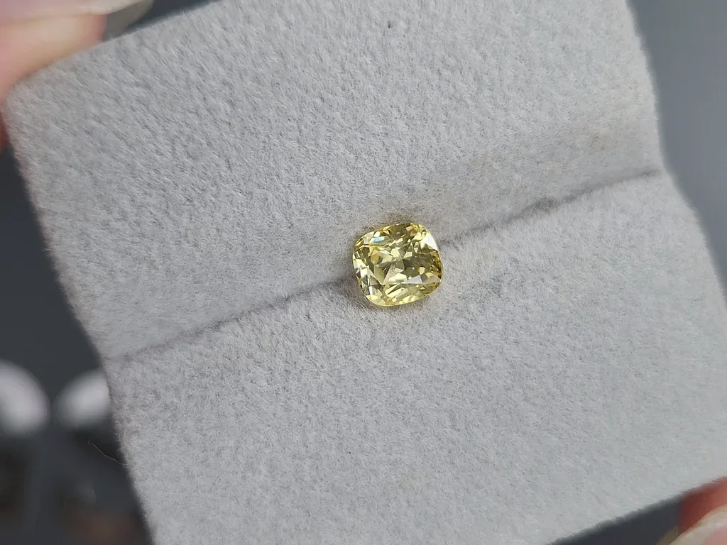 Негретый сапфир Pastel Yellow в огранке кушон 1,12 карата, Шри-Ланка Изображение №4