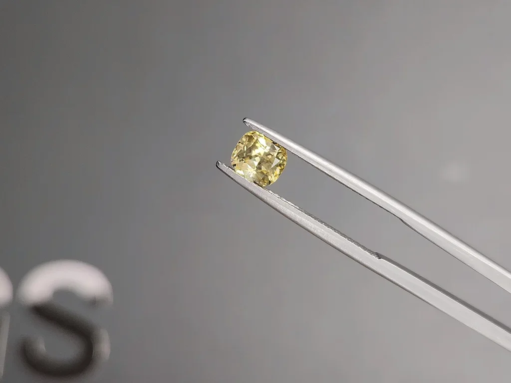 Негретый сапфир Pastel Yellow в огранке кушон 1,12 карата, Шри-Ланка Изображение №3
