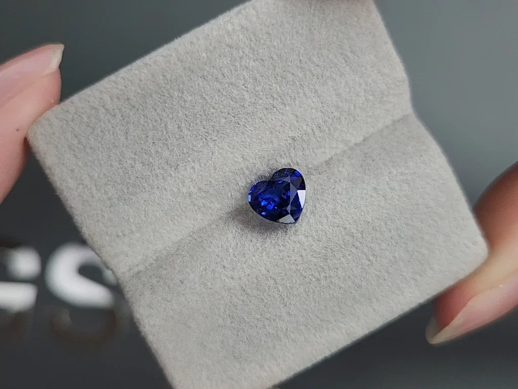 Сапфир Royal Blue в огранке сердце 1,31 карата, Шри-Ланка Изображение №4