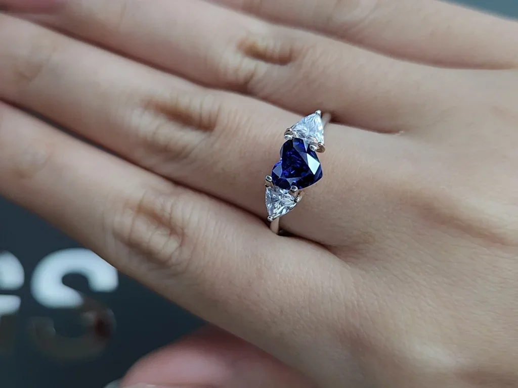 Сапфир Royal Blue в огранке сердце 1,31 карата, Шри-Ланка Изображение №5