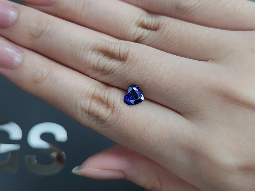 Сапфир Royal Blue в огранке сердце 1,31 карата, Шри-Ланка Изображение №2