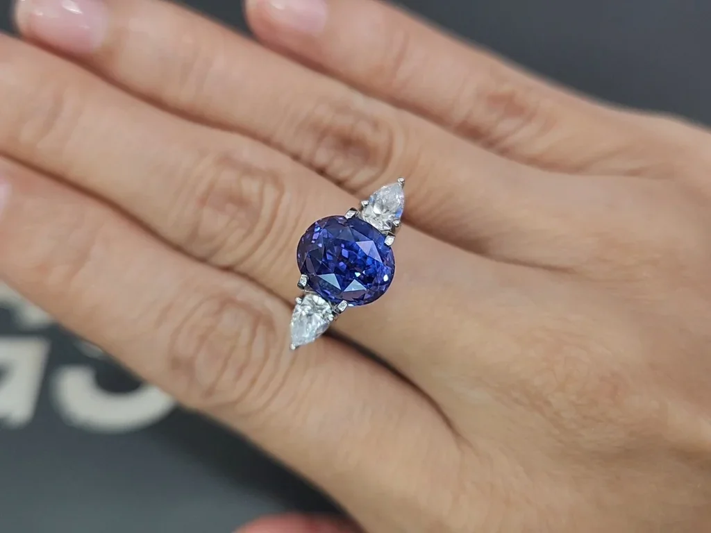 Негретый сапфир Cornflower Blue в огранке овал 6,61 карат, Шри-Ланка Изображение №5