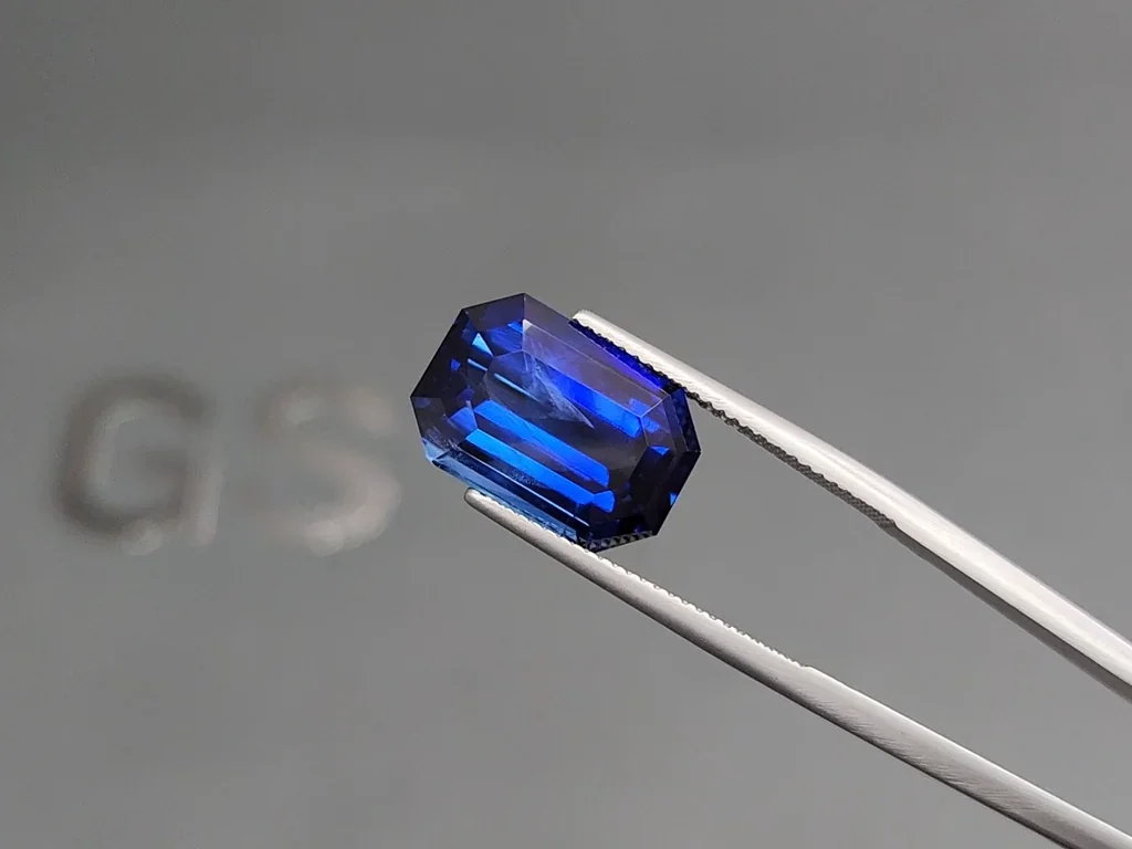 Инвестиционный негретый сапфир Royal Blue в огранке октагон 15,19 карат, Бирма (SSEF ,GRS ,GIA) Изображение №3