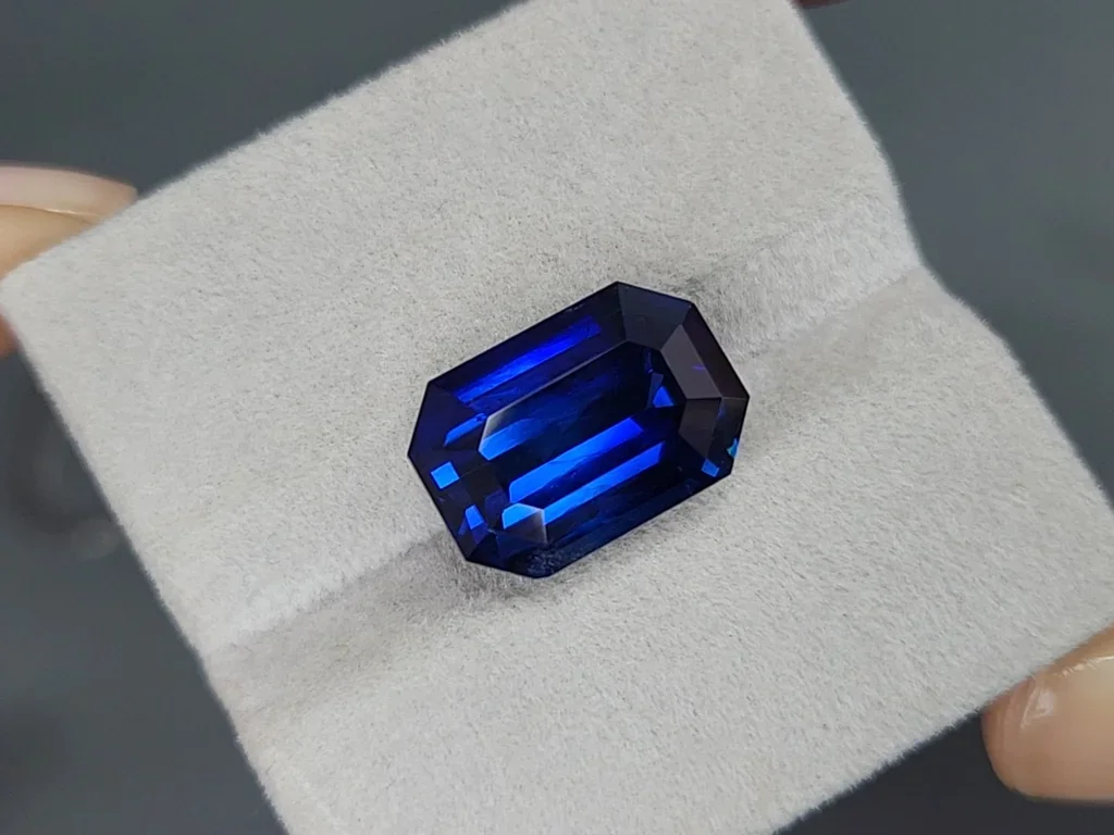 Инвестиционный негретый сапфир Royal Blue в огранке октагон 15,19 карат, Бирма (SSEF ,GRS ,GIA) Изображение №4
