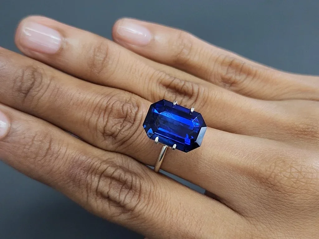 Инвестиционный негретый сапфир Royal Blue в огранке октагон 15,19 карат, Бирма (SSEF ,GRS ,GIA) Изображение №5