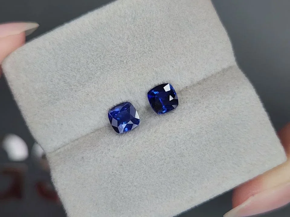 Пара синих сапфиров Royal Blue в огранке кушон 1,71 карата, Шри-Ланка Изображение №4