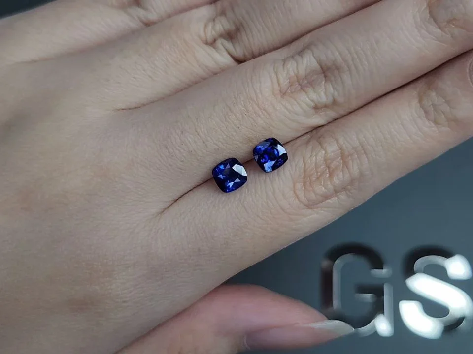 Пара синих сапфиров Royal Blue в огранке кушон 1,71 карата, Шри-Ланка Изображение №2