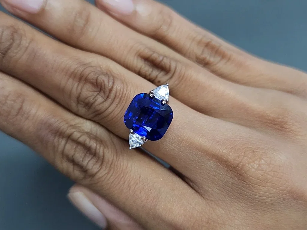 Негретый сапфир Royal Blue в огранке кушон 8.00 карат, Бирма Изображение №5