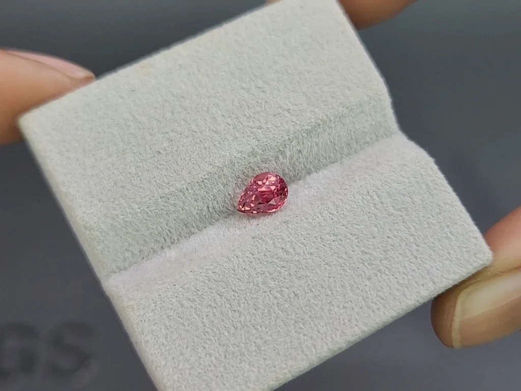 Негретый сапфир Падпараджа в огранке груша 1,18 карат, Шри-Ланка  Изображение №4