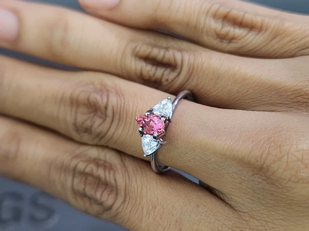 Негретый сапфир Падпараджа в огранке груша 1,18 карат, Шри-Ланка  Изображение №5