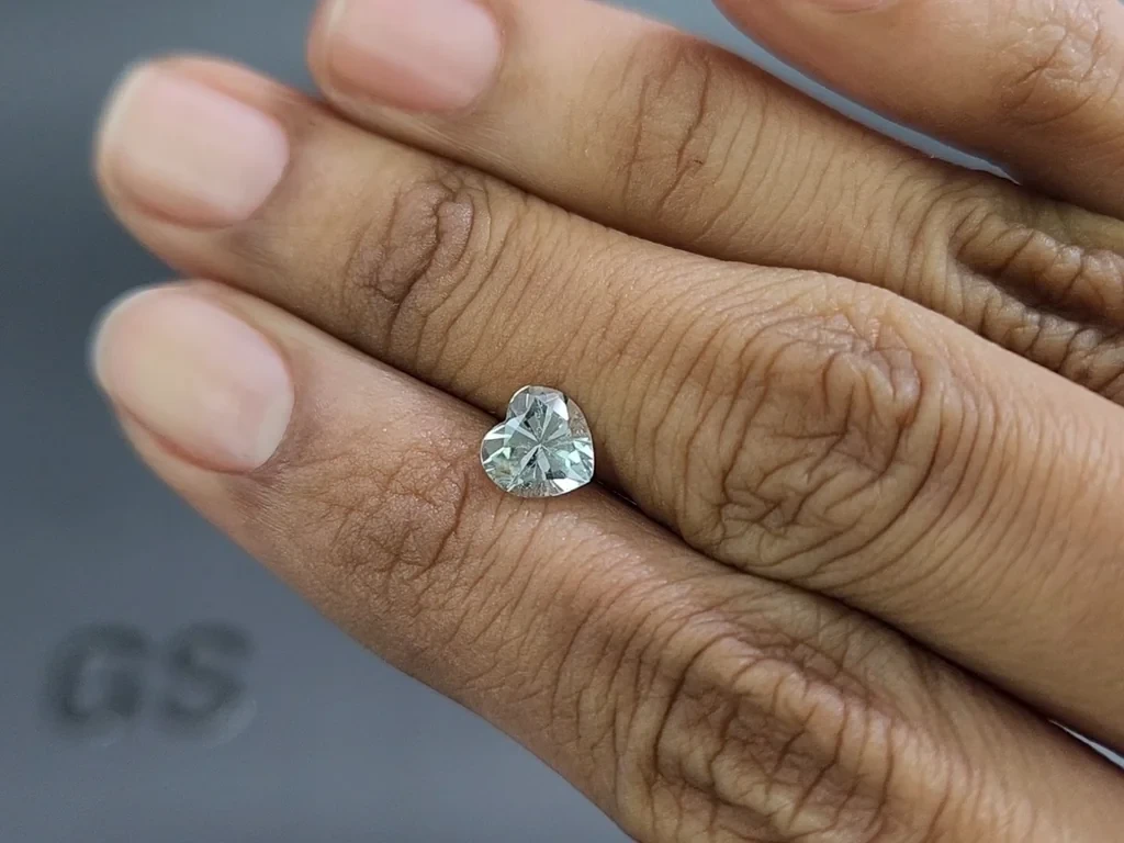 Аквамарин в огранке сердце 0,96 карат, Мадагаскар  Изображение №2