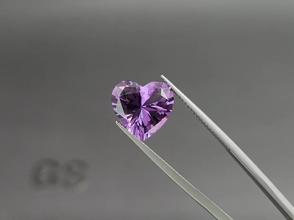 Аметист в высокоточной огранке сердце 4,74 карат, Бразилия Изображение №3