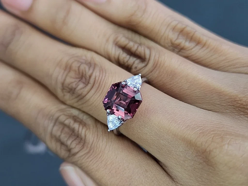 Пурпурный циркон в огранке октагон 5,77 карат, Танзания Изображение №5