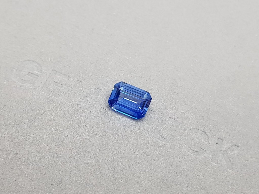 Сапфир цвета Cornflower в огранке октагон 2,01 карата Изображение №3