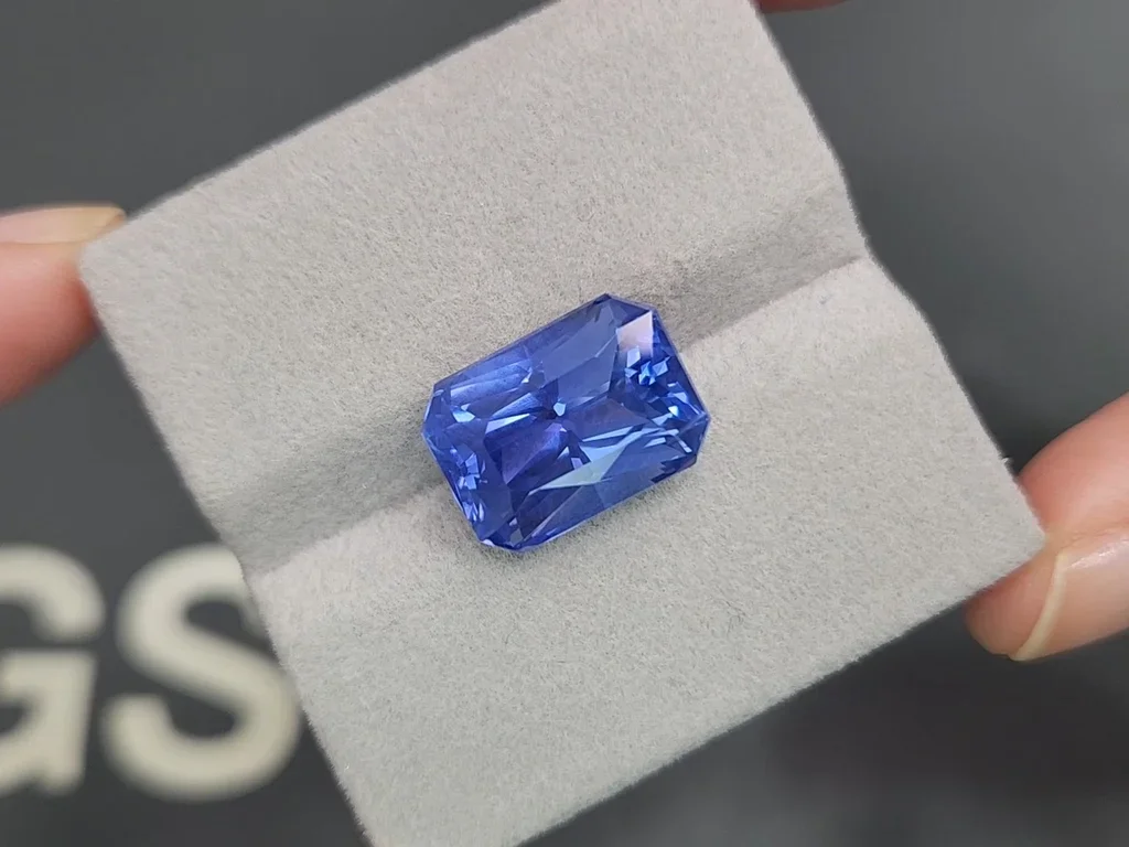 Негретый сапфир цвета Cornflower blue 13,60 карата в огранке радиант  Изображение №4
