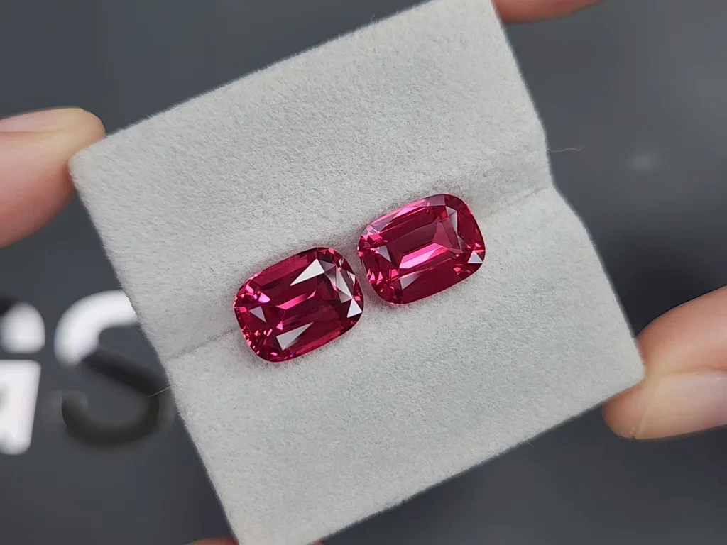 Пара шпинелей Махенге Vibrant Pink-Red в огранке кушон 10,46 карата, Танзания  Изображение №4
