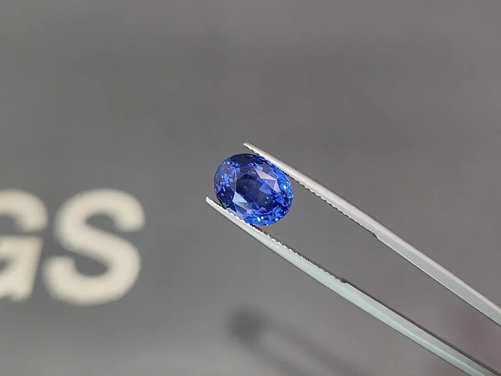 Негретый сапфир Cornflower Blue в огранке овал 5,50 карат, Шри-Ланка Изображение №3